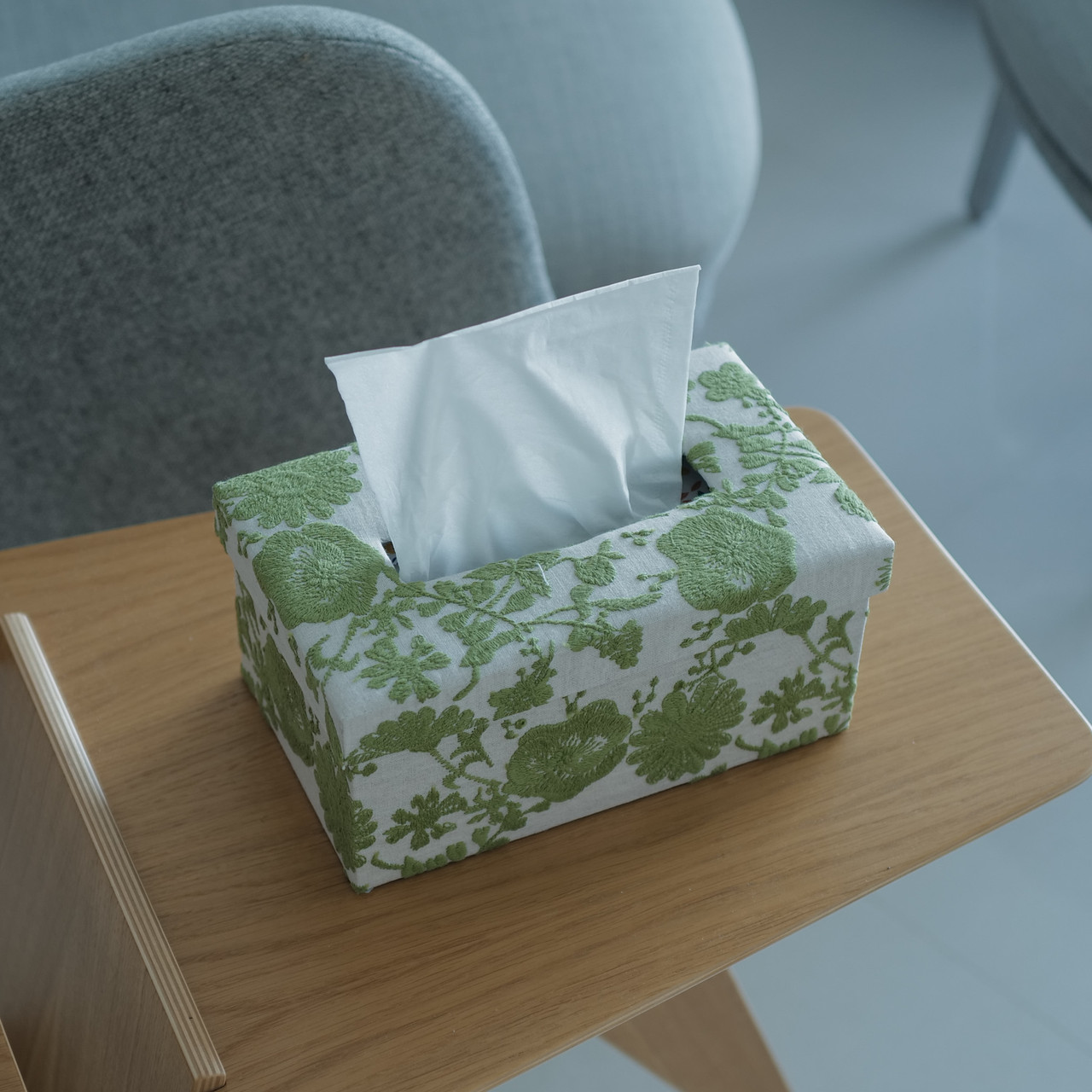 tobacco leaf tissue holder Pigeon and Poodle Hampton Box, Square The tobacco leather adds a dash of mens club composure and makes a space feel established regardless of age Porcelain Round Tobacco Leaf Tissue