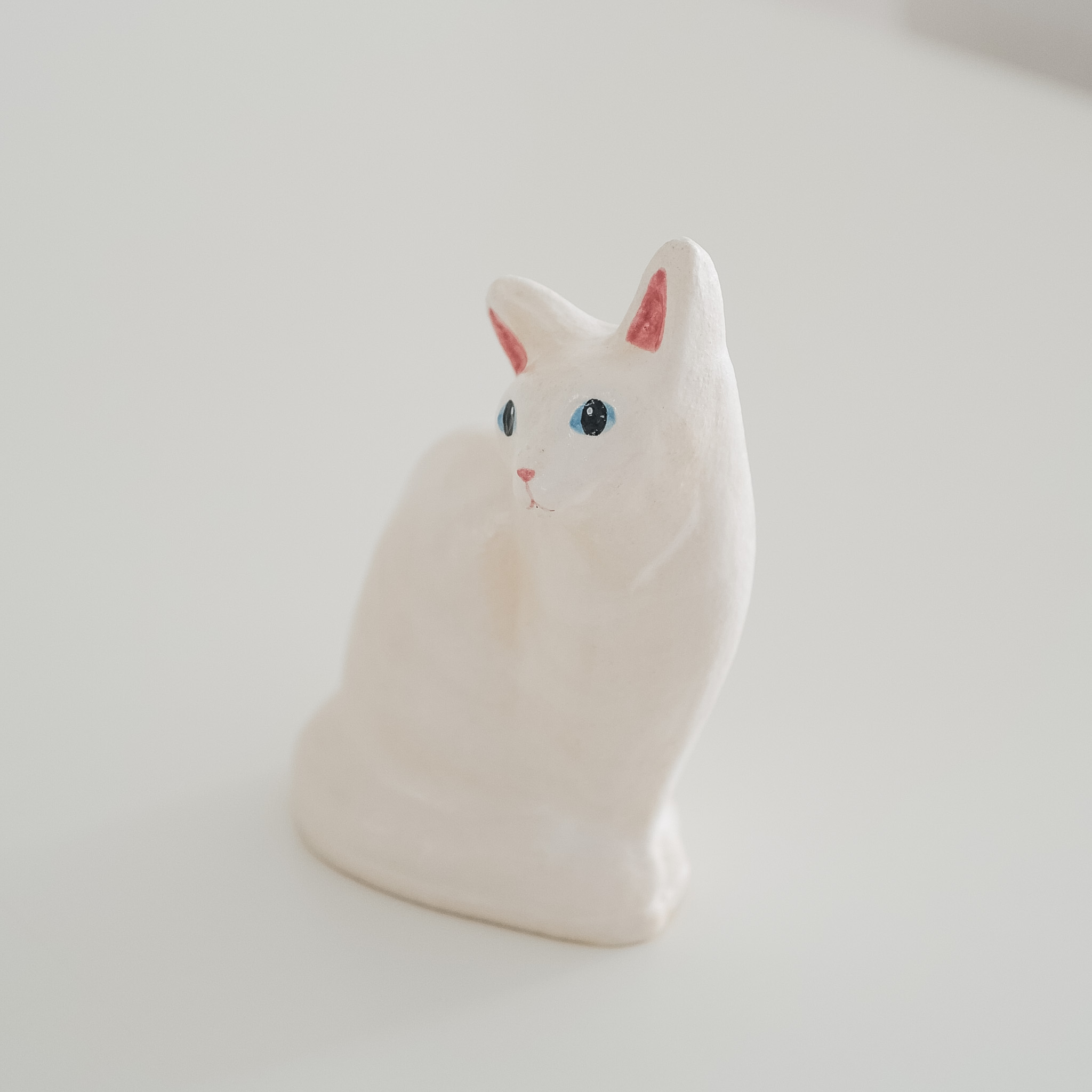 ceramic cat L