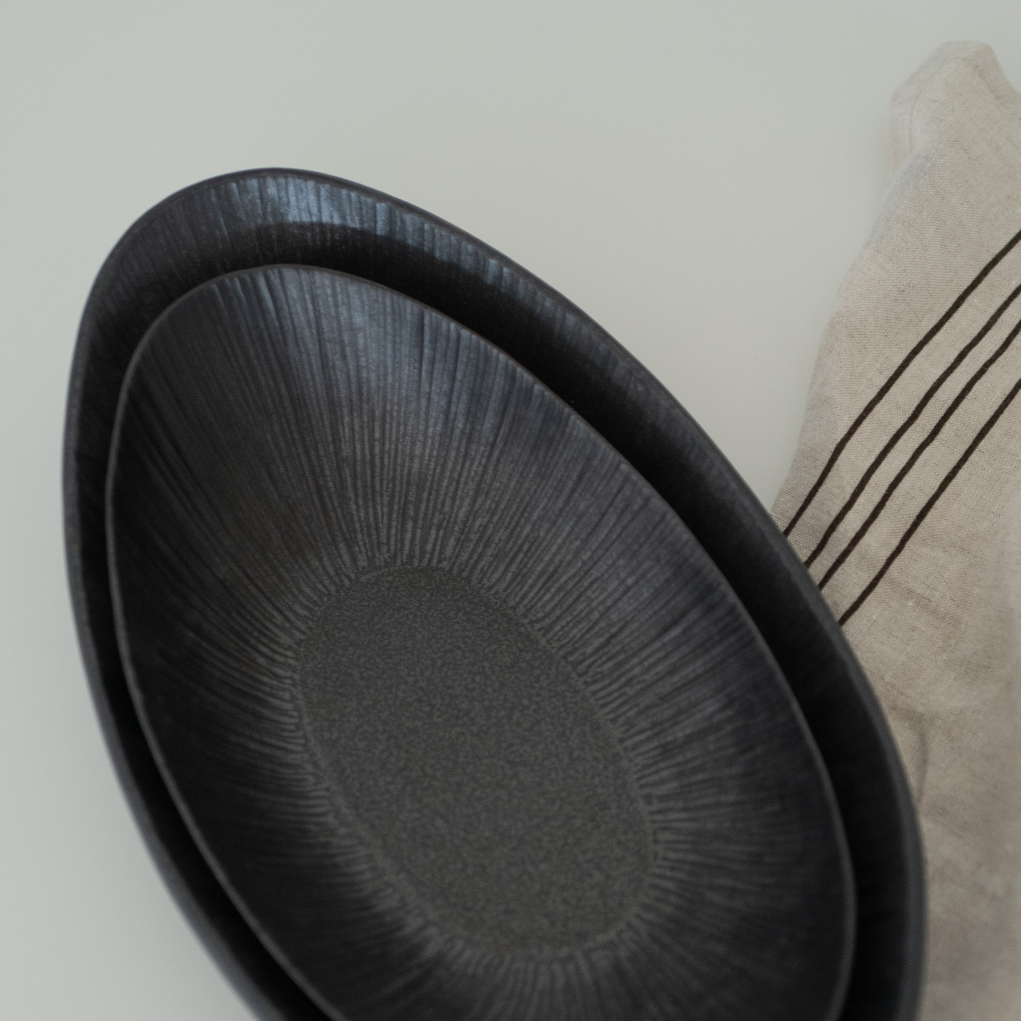 black boat bowl