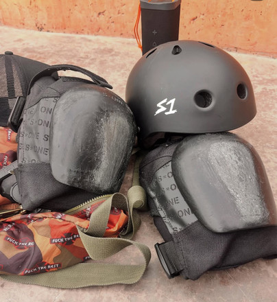 Peter Hewitt / S1 Helmets & Pads