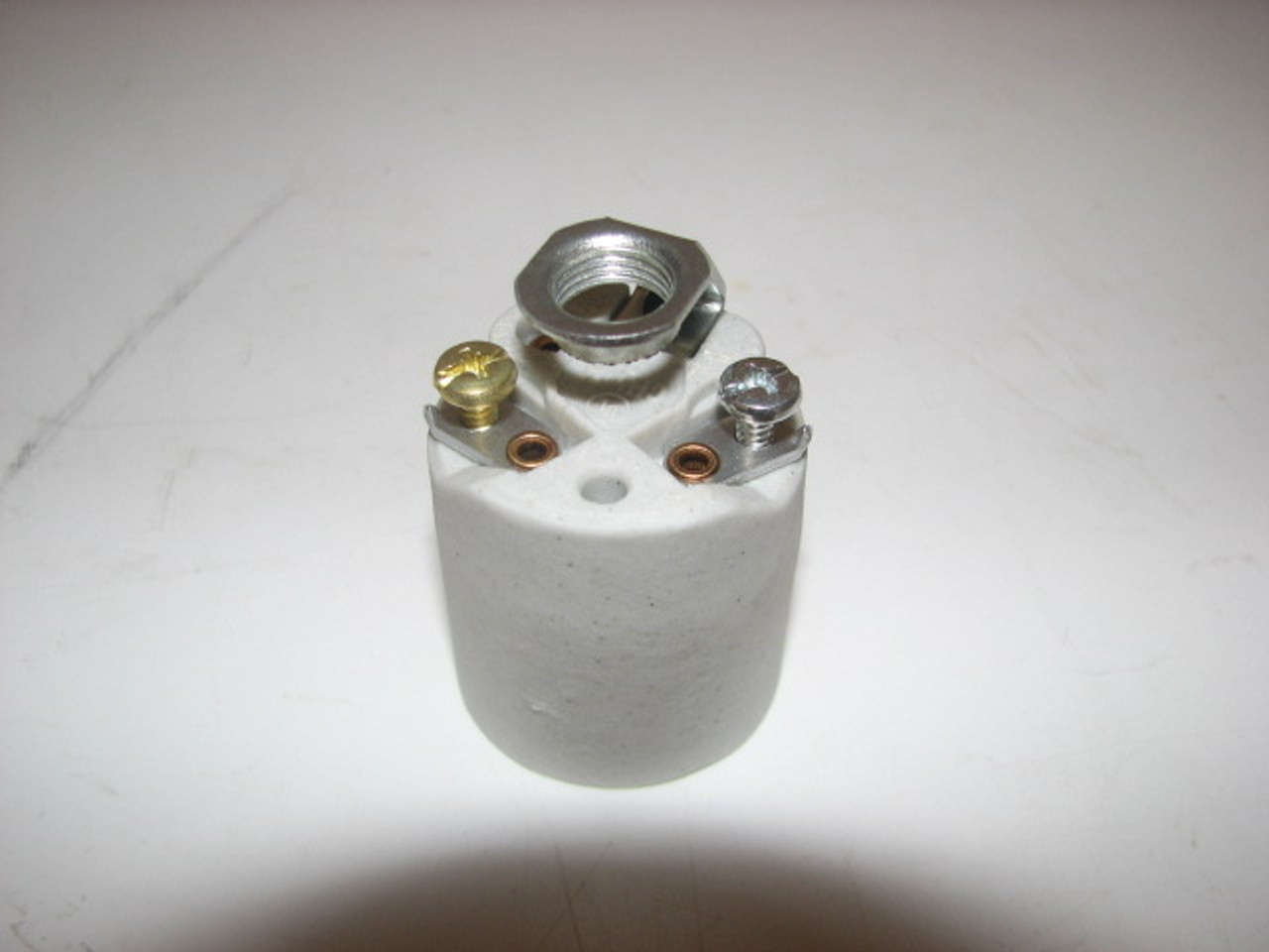 Porcelain Socket with 1/2\" Hickey" (CLT066)