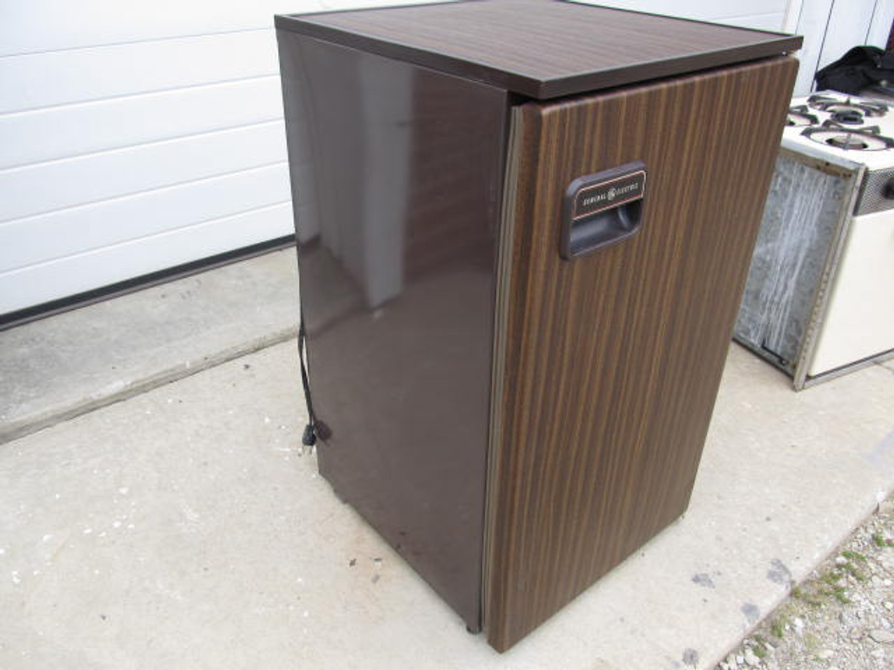 General Electric Refrigerator (AP094)