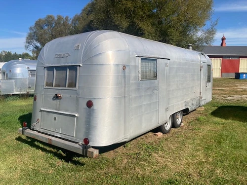 1957 Streamline 27'