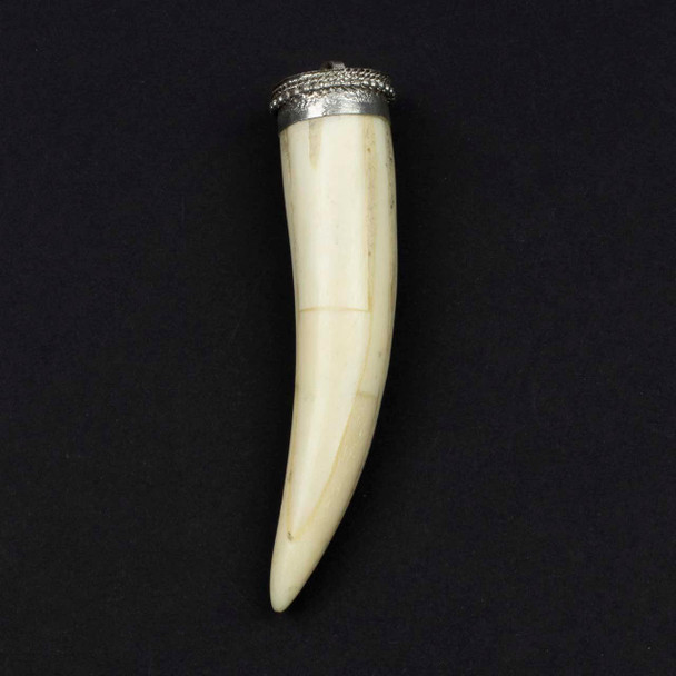 Cherry Tree Beads 22x88mm bone horn-shaped pendant with silver-plated brass cap, 1 piece per bag. Cherry Tree Beads 22x88mm bone horn-shaped pendant with silver-plated brass cap, 1 piece per bag.