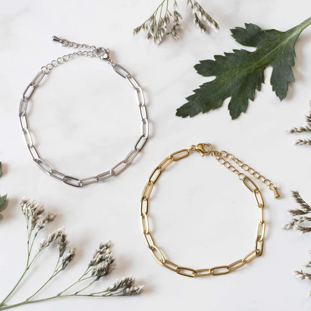 ready made bracelet with elongated oval links