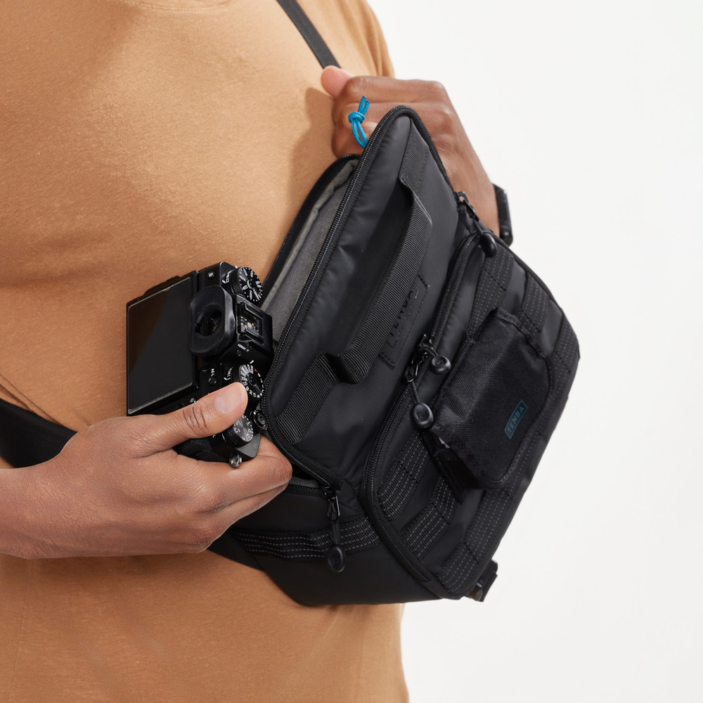 AXIS V2 4L SLING BAG BLACK | Tenba