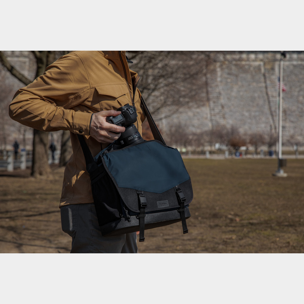 DNA 13 Messenger Bag Blue, Camera Bag (638-573) | Tenba