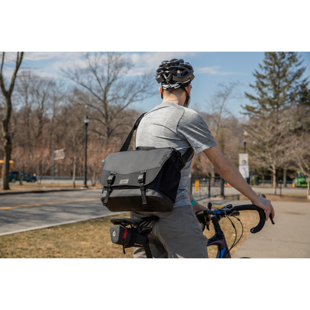 DNA 13 Messenger Bag - Black