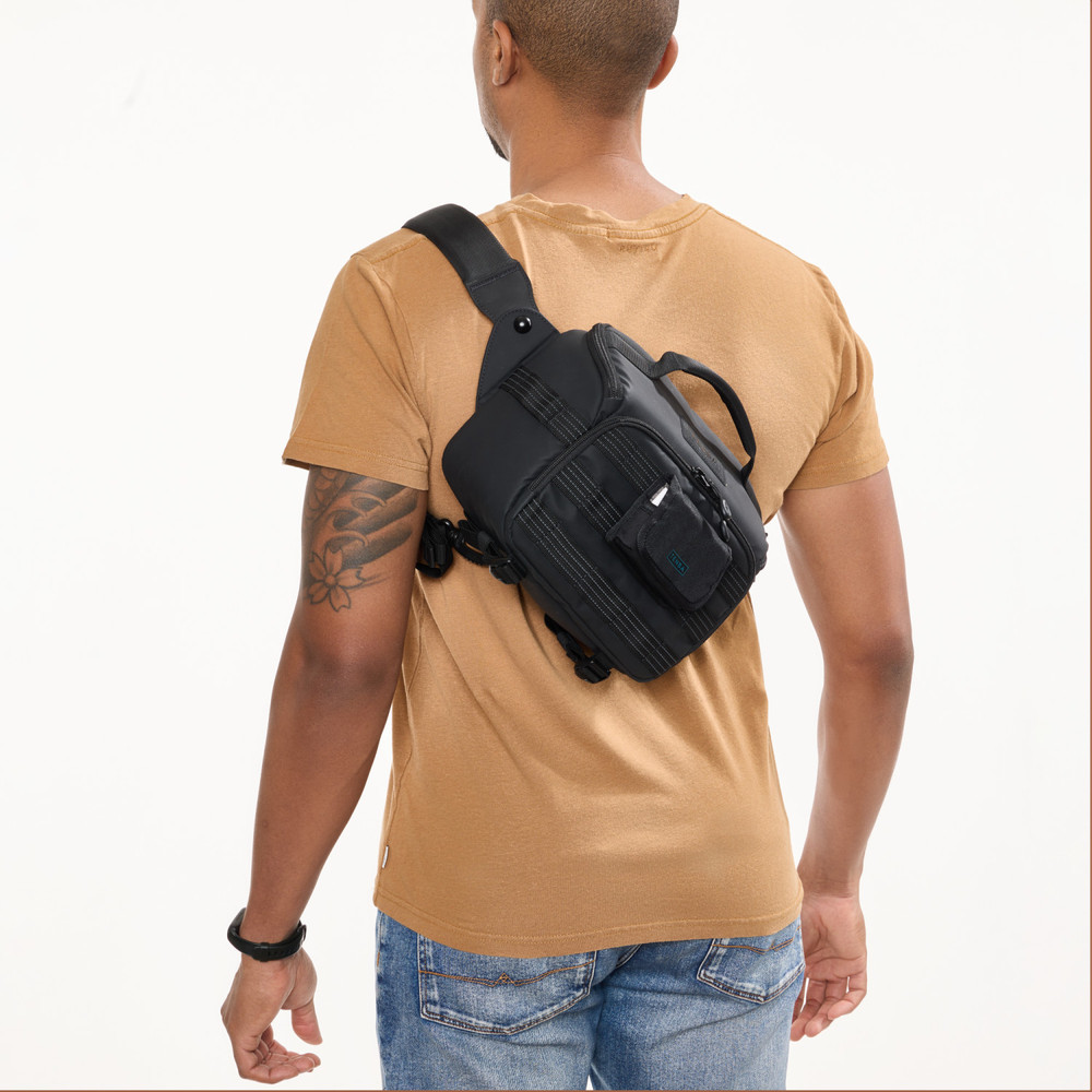 Axis v2 4L Sling Bag - Black