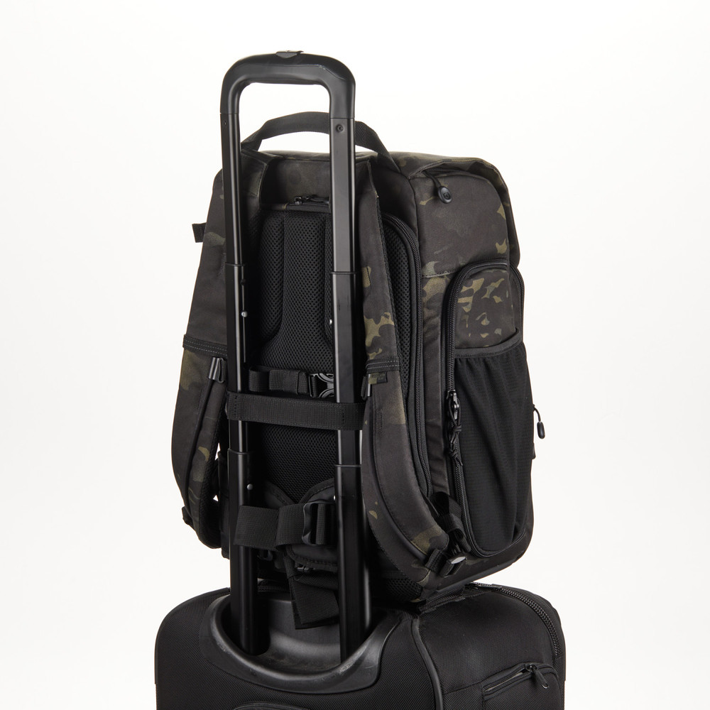 Axis v2 LT 18L Backpack - MultiCam Black