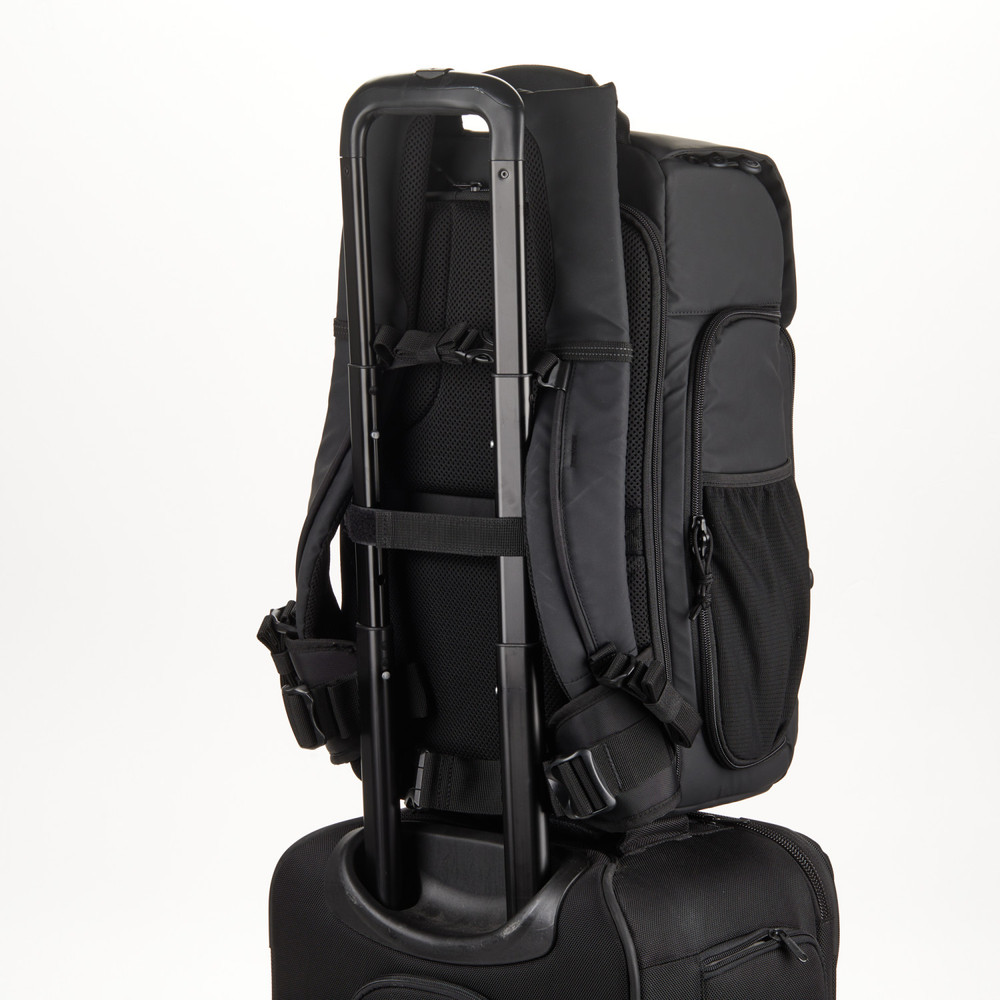 Axis v2 LT 20L Backpack - Black