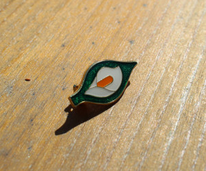Easter lily 28 mm enamel badge Easter lily 28 mm enamel badge