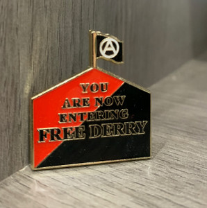 FREE DERRY Anarcho-Syndicalist flag enamel badge 30 mm x 27.4 mm