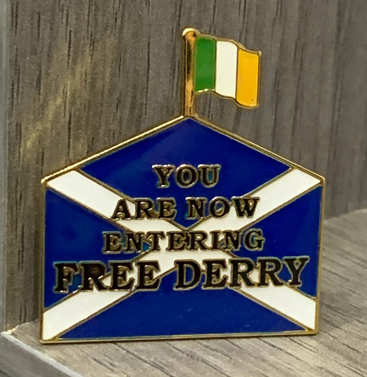 FREE DERRY SUPPORTS SCOTTISH INDEPENDENCE enamel badge 30 mm x 27.4 mm