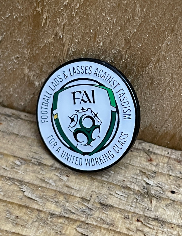 Eire Ireland Football Lads & Lasses enamel badge