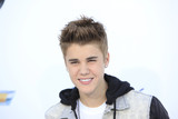 What did Justin Bieber do to his teeth?