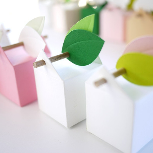 Dragées de la prairie : 10 boîtes colorées et bol d'air