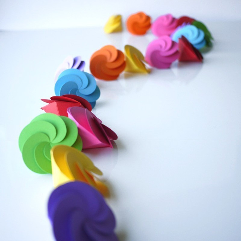 Boites à dragées fleur dans les couleurs du rainbow