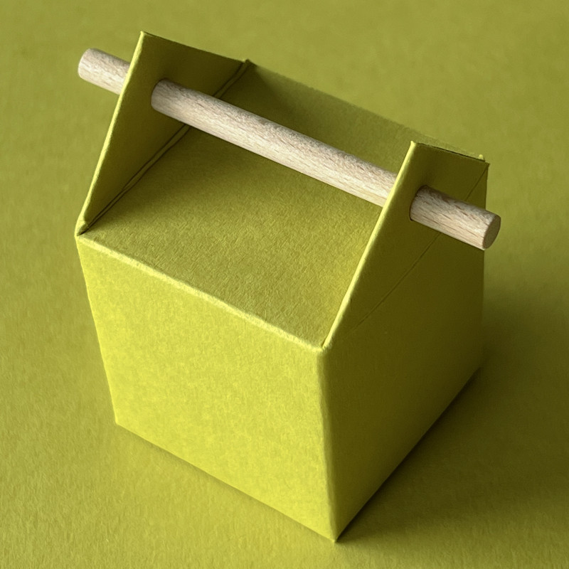 Boite et contenant à dragées couleur chartreuse.