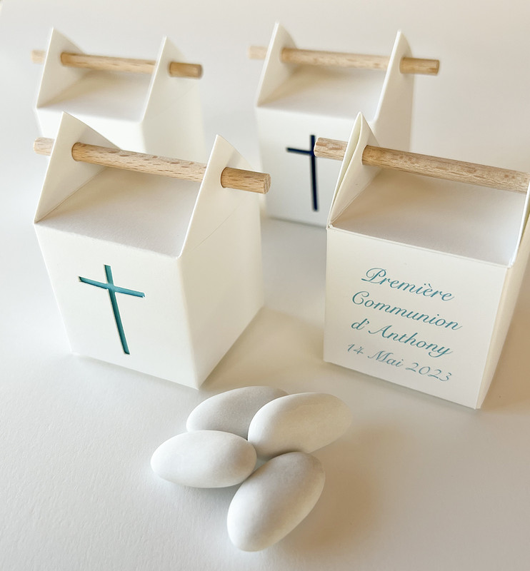 Boîte à dragées à la Croix personnalisée pour une communion