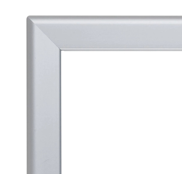 Close-up of the 32 mm silver aluminium profile