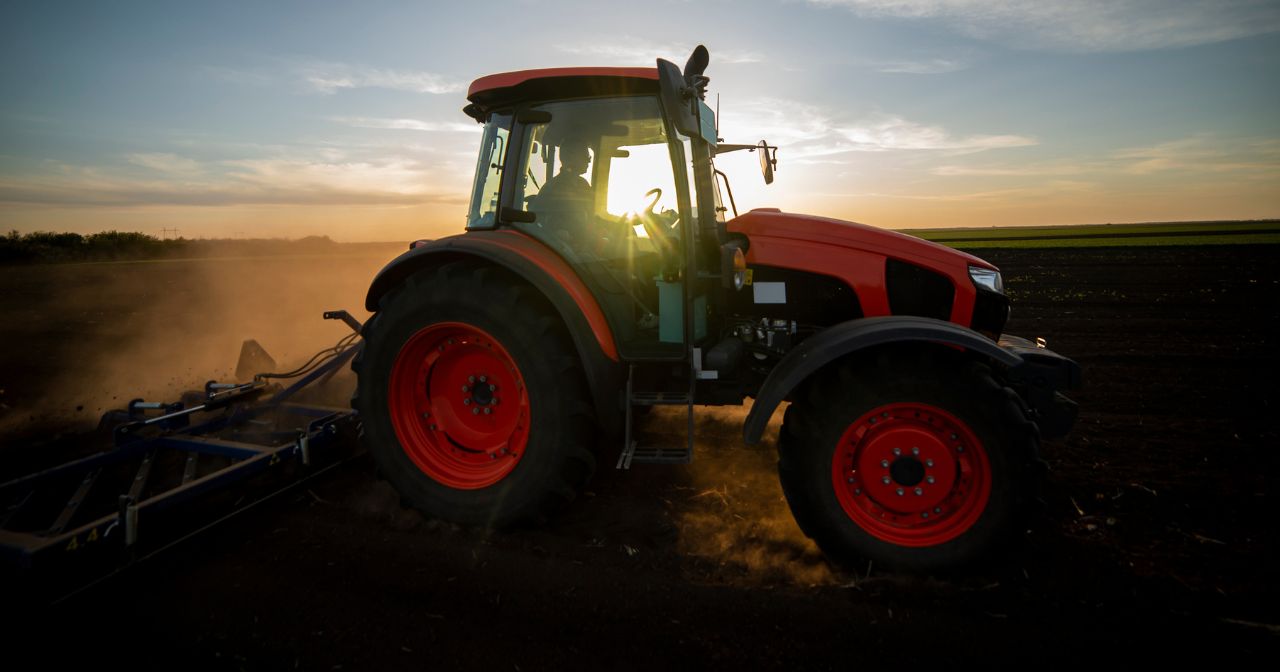 A Quick Guide to Changing Your Tractor’s Hydraulic Fluid Santie Oil