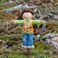 Woodland Knoll Miniature Scarecrow