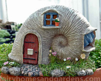 Woodland Knoll Solar Sea Shell Fairy House