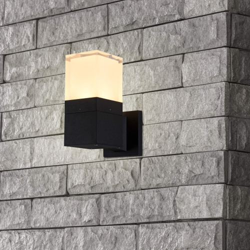 VONN Lighting VOW1768BL 9" Modern VOW1768BL 5-Watt Integrated LED Outdoor Wall Sconce in Matte Black