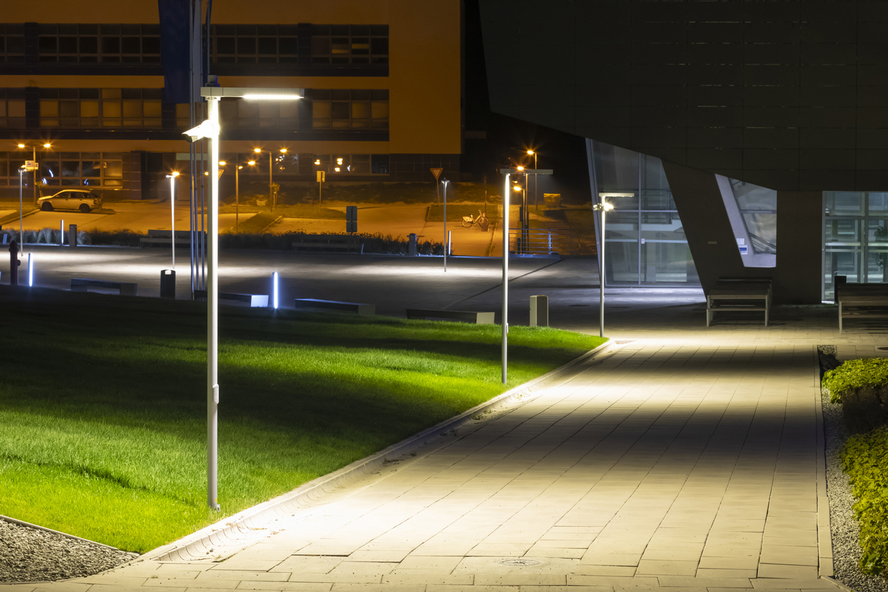 outdoor-college-campus-pathway-area-lighting.jpg