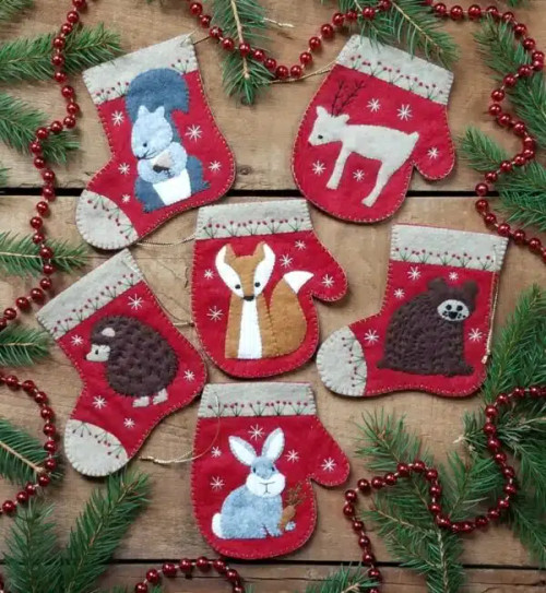 Ornament Kit - Stocking & Mittens Christmas Critters