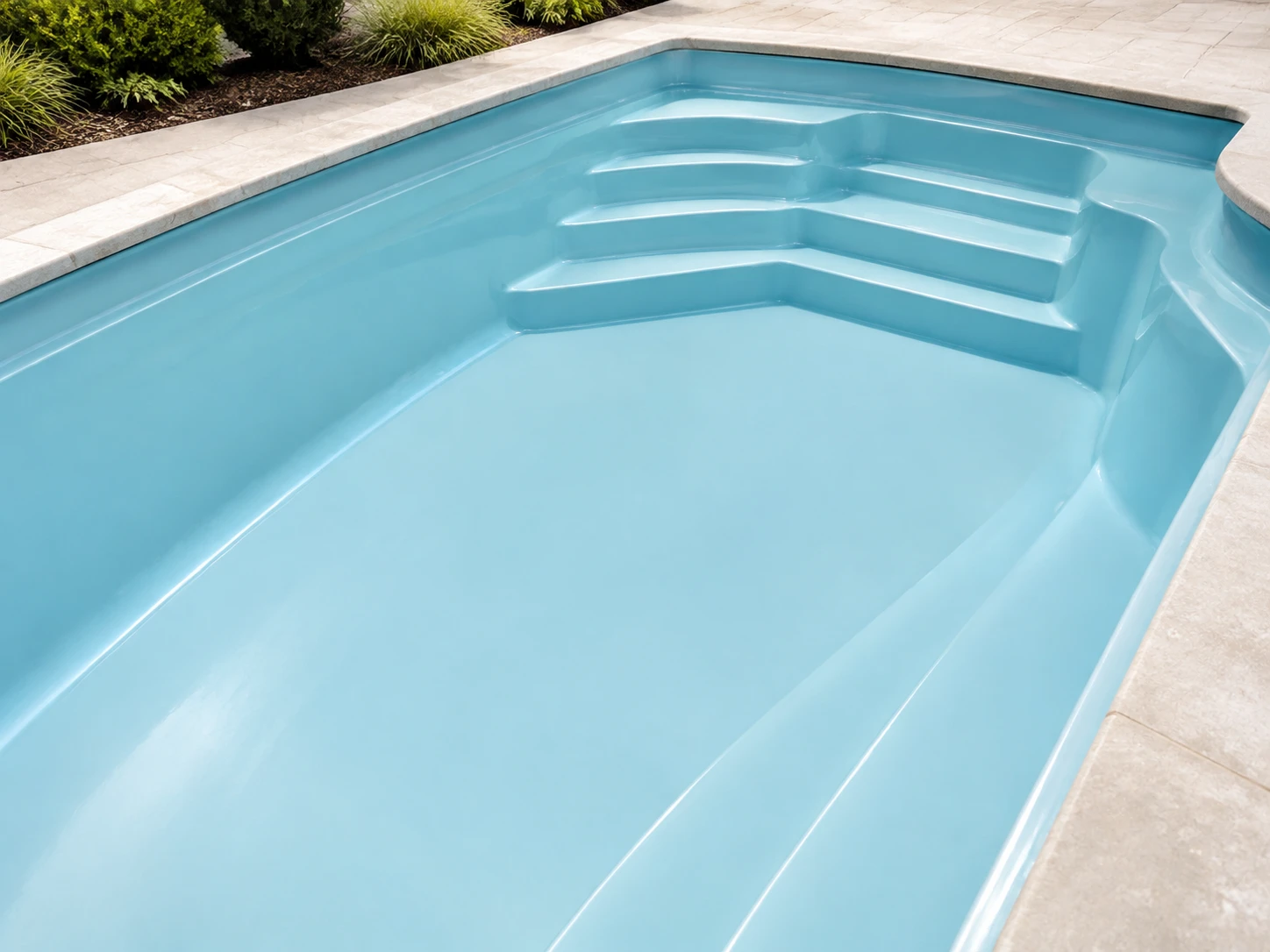 Smooth molded fiberglass swimming pool surface
