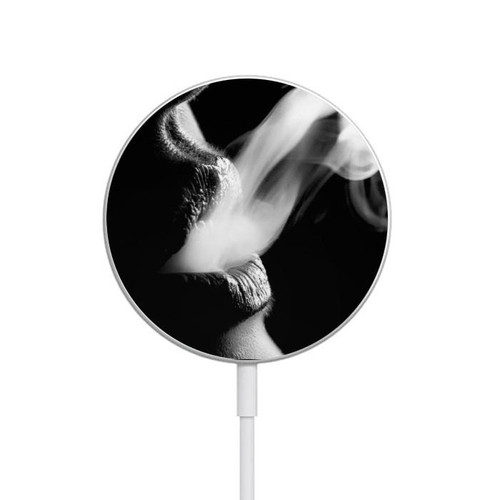 W0917 Sexy Lip Girl Smoking Caricabatterie wireless magnetico con MagSafe 15W per iPhone 16 15 14 13 12