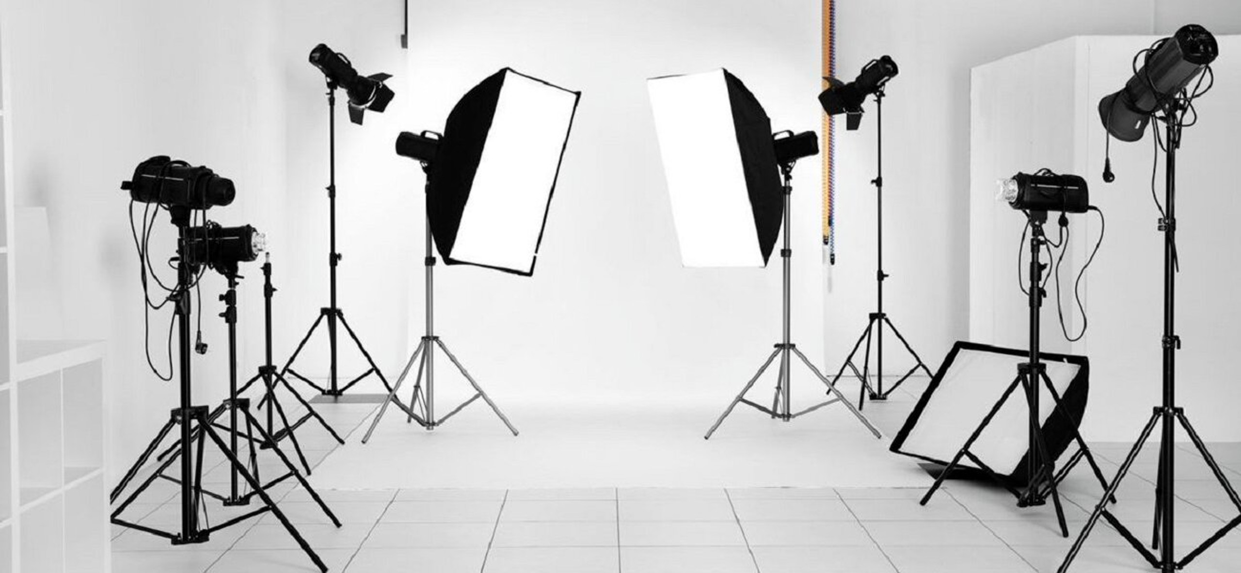 Photo Shop Studio Studio Lighting, Cameras and Tripods.