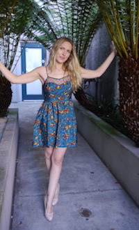 nicole-kosh-modeling-san-francisco-green-walkway-200x330.jpg nicole-kosh-modeling-san-francisco-green-walkway-200x330.jpg