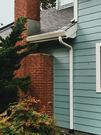 How to Repair a Leaky Gutter with Silicone Sealant 