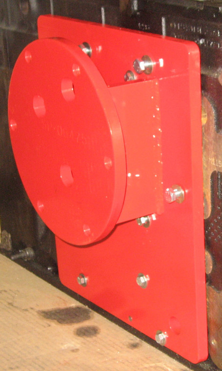 Kiene: Engine Mounting Adapter for Navistar