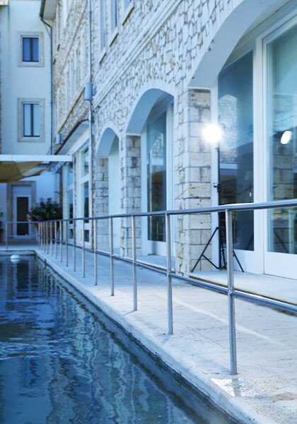 Is It a Good Idea to Use Travertine Outdoors?  Is It a Good Idea to Use Travertine Outdoors?