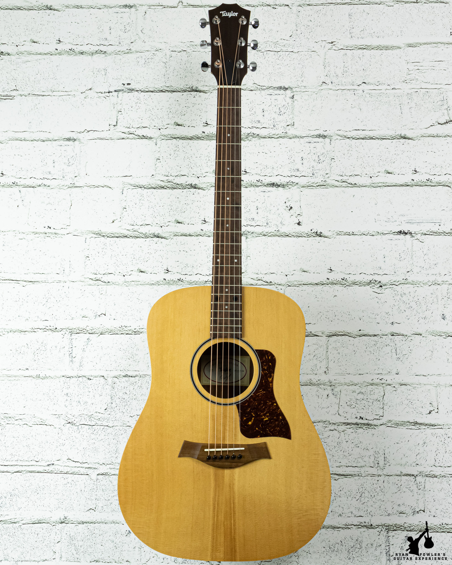 Taylor BBT Big Baby Taylor Spruce/Walnut w/ Gig Bag