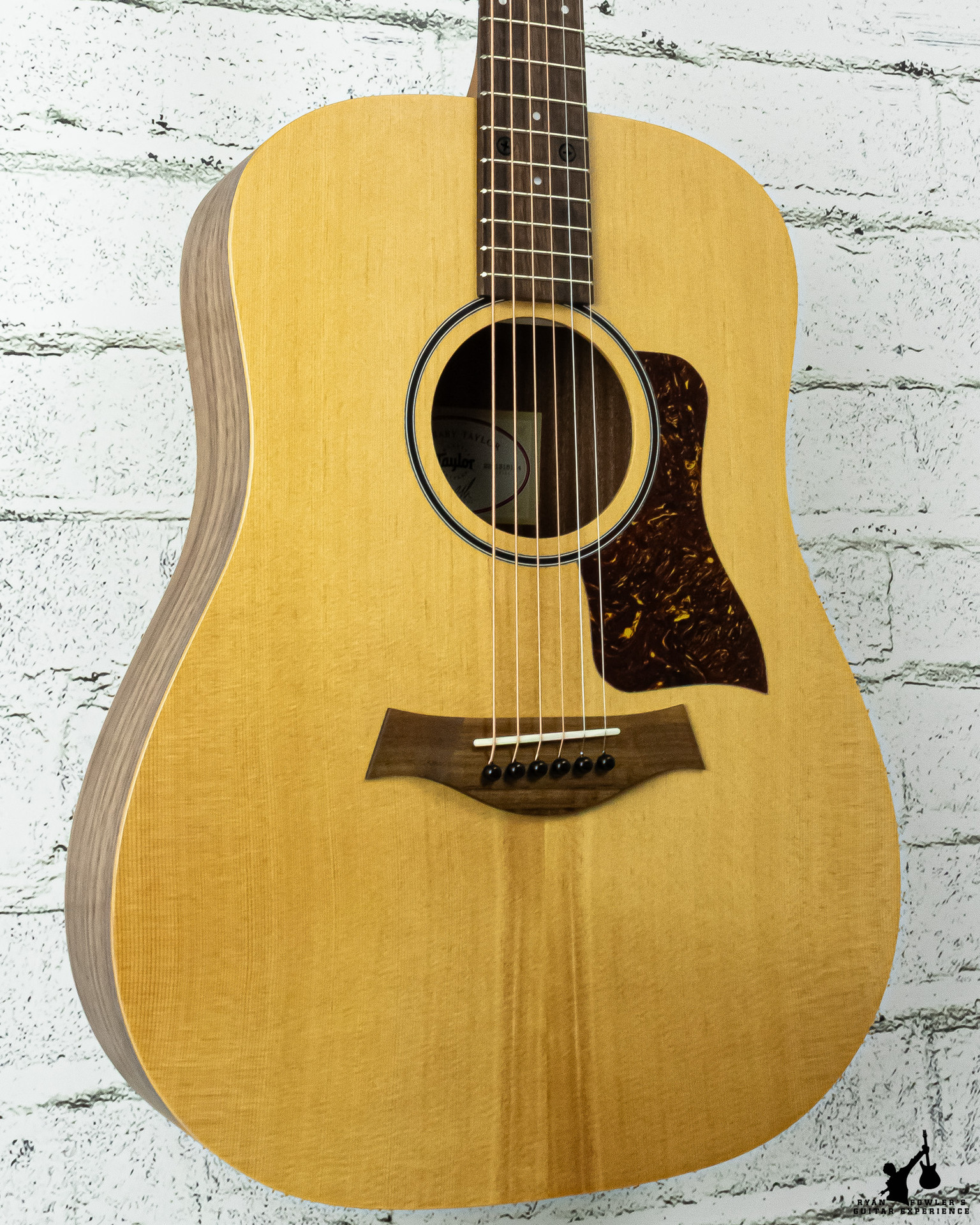 Taylor BBT Big Baby Taylor Spruce/Walnut w/ Gig Bag