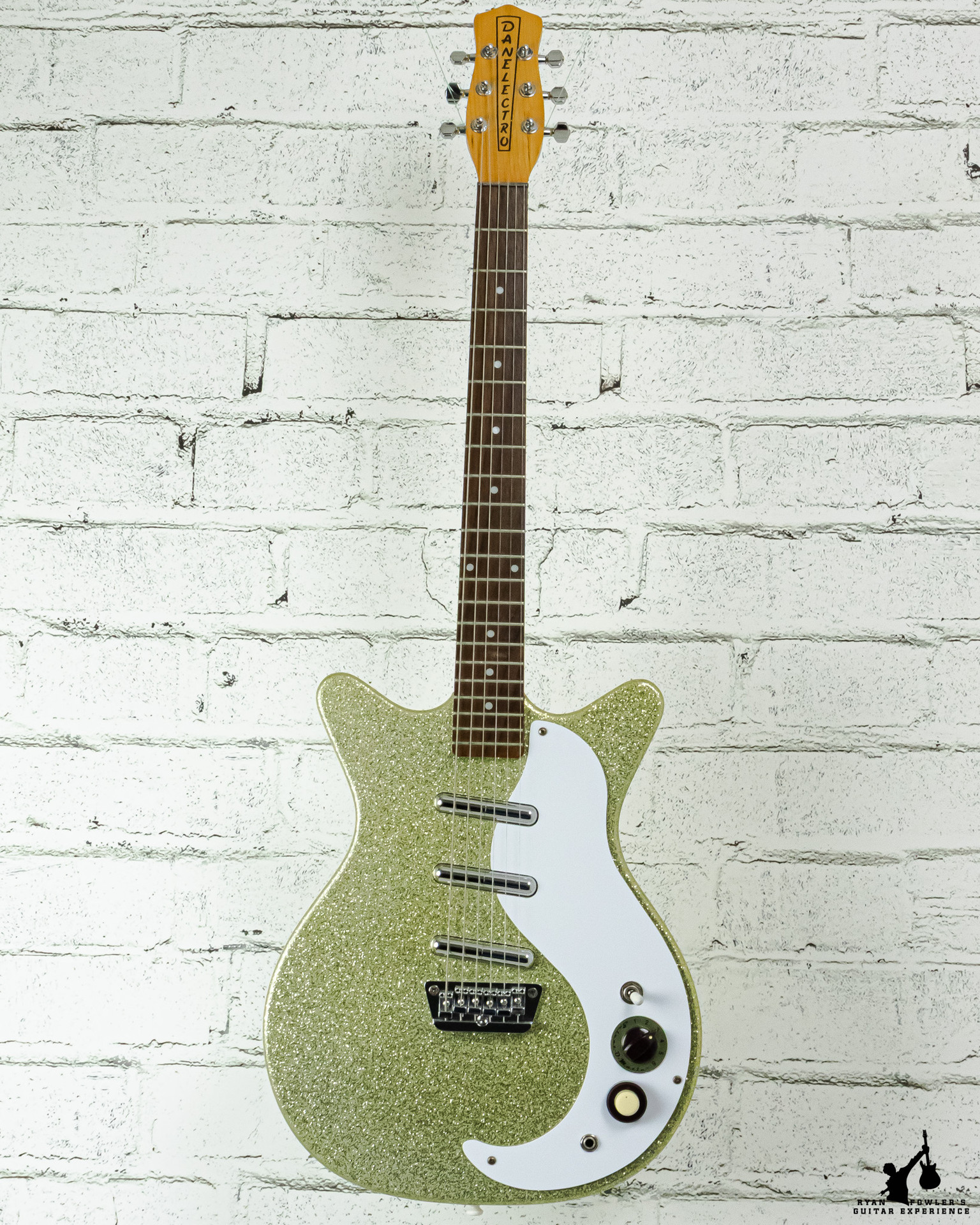 Danelectro DC-3 Silver Metalflake w/ bag