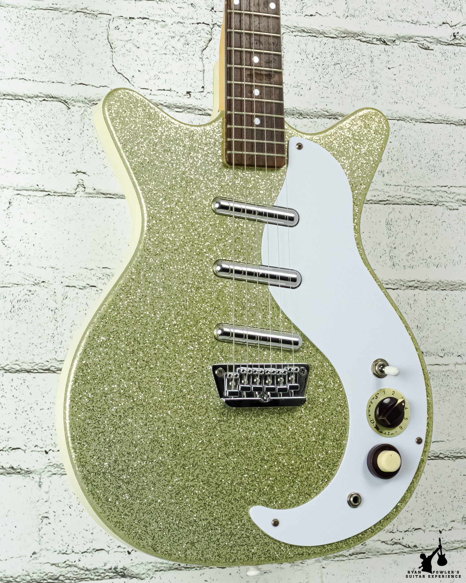 Danelectro DC-3 Silver Metalflake w/ bag