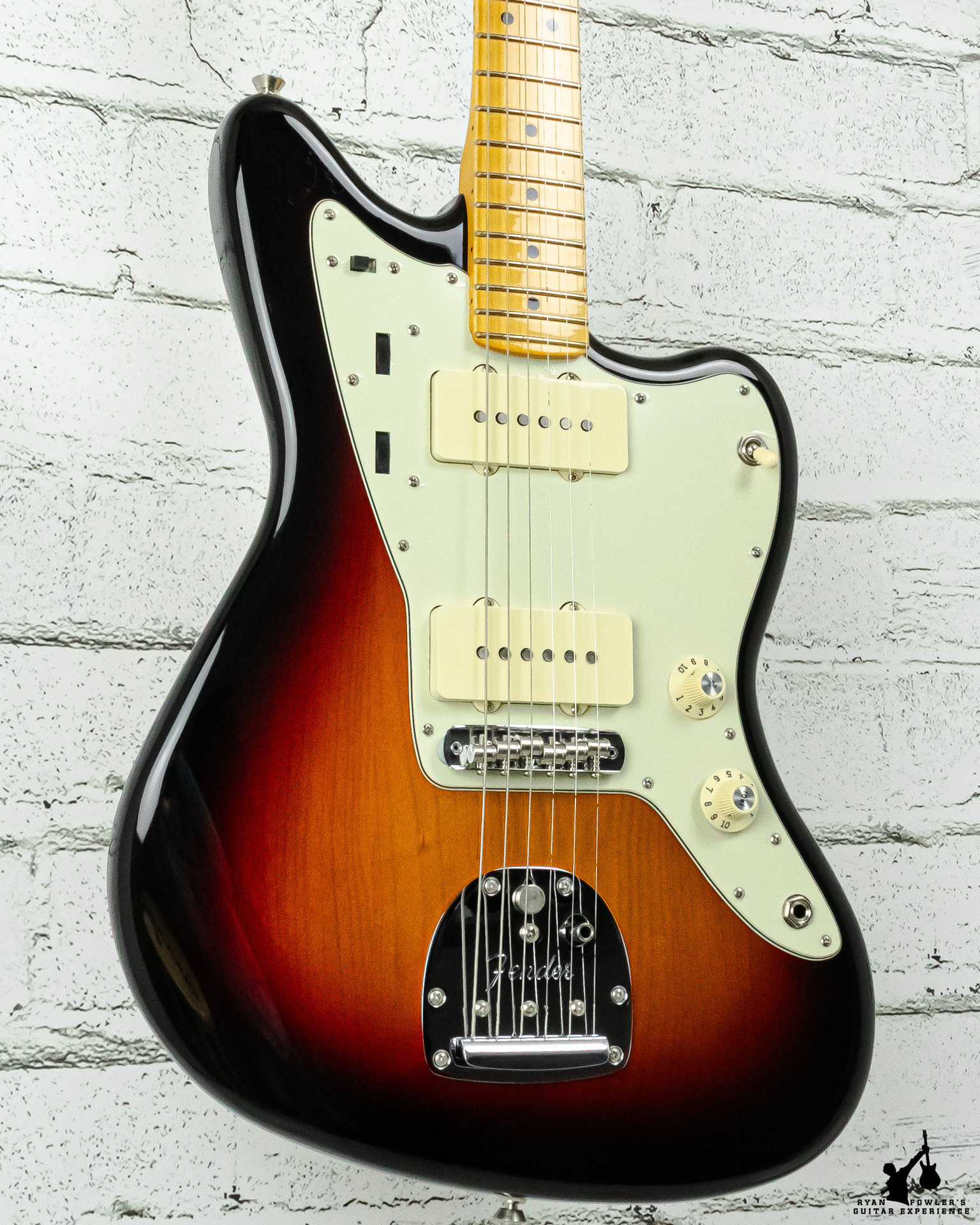 2023 Fender American Professional II Jazmaster 3TS w/OHSC