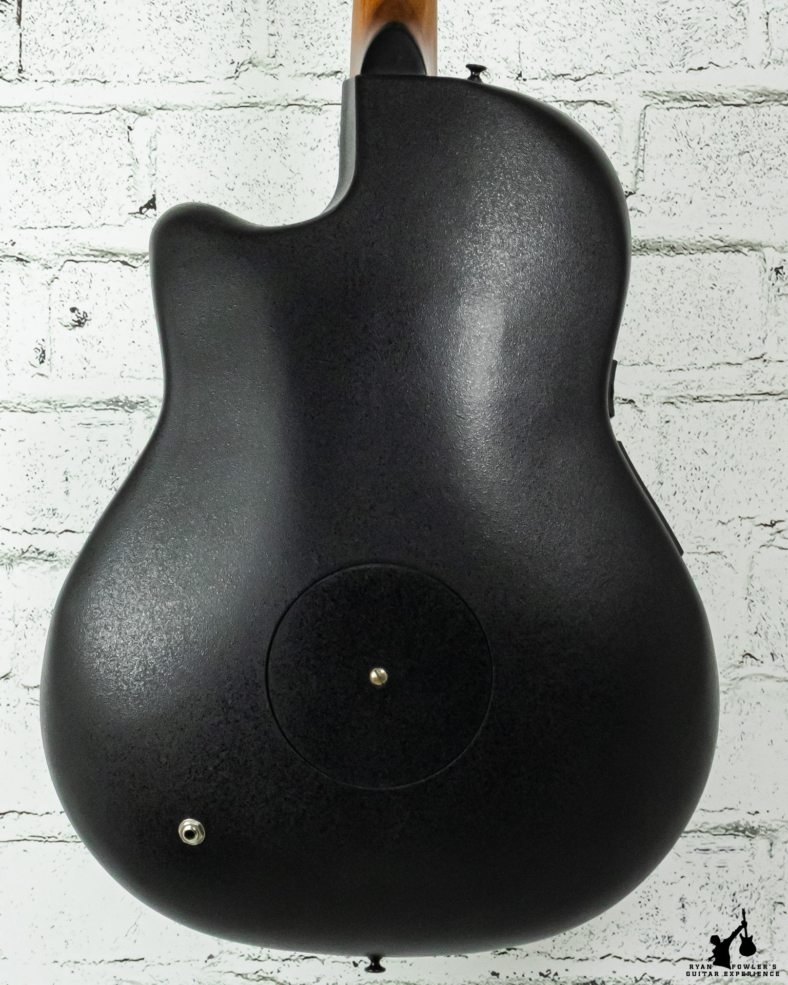 Ovation CS257 Celebrity Deluxe w/ Ovation Hardshell Case