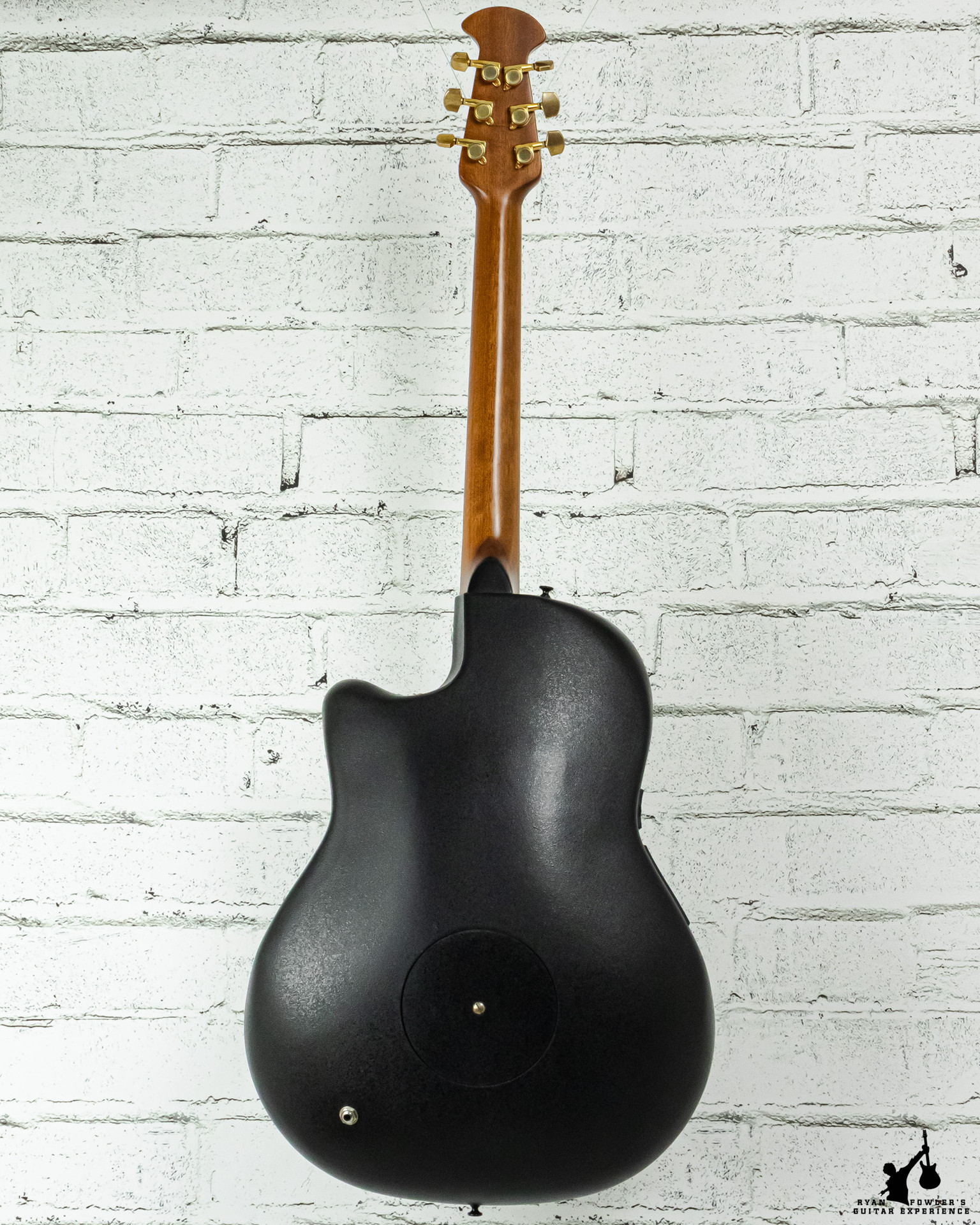 Ovation CS257 Celebrity Deluxe w/ Ovation Hardshell Case