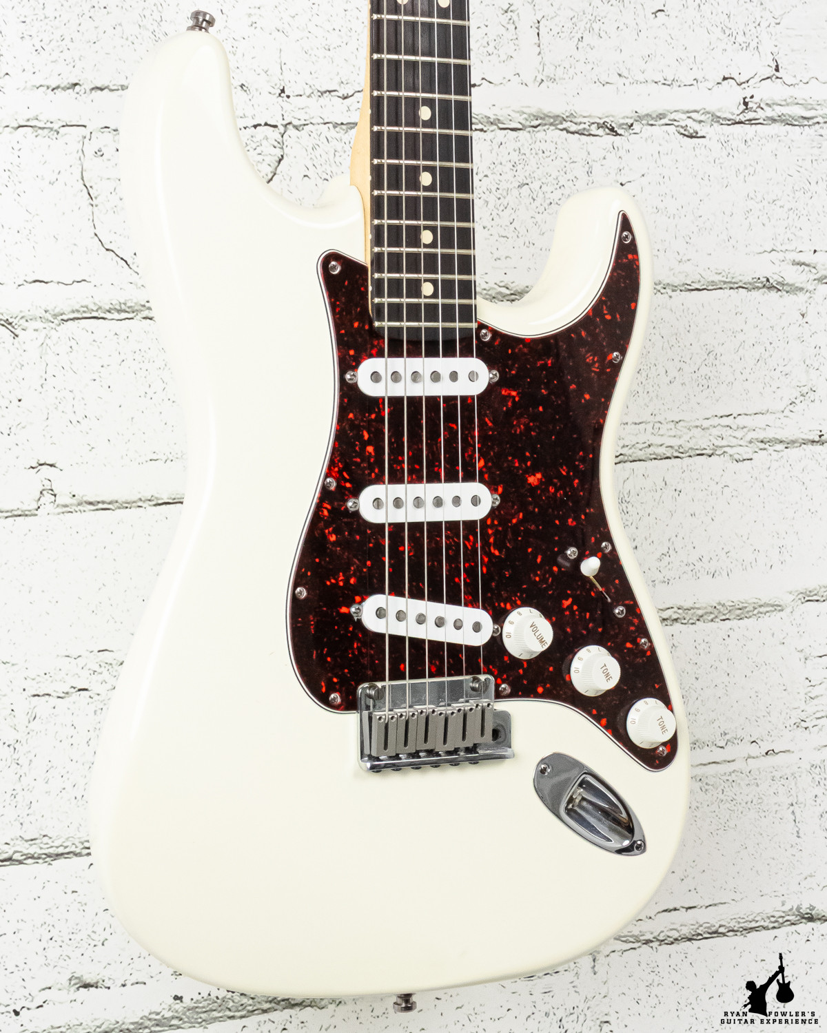 1997 Fender USA Roadhouse Strat White w/ Case
