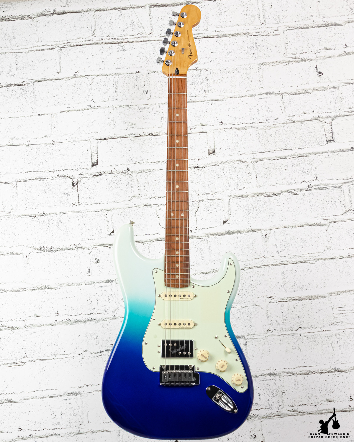 Fender Player Plus Stratocaster 2022年製 2022 Fender Player Plus Strat HSS Blue Fade