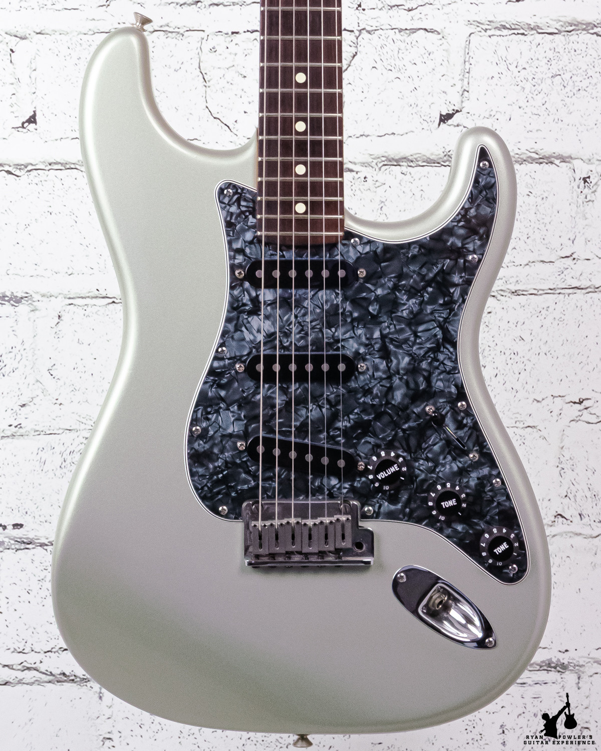 1999 Fender American Standard Stratocaster Inca Silver w/ OHSC