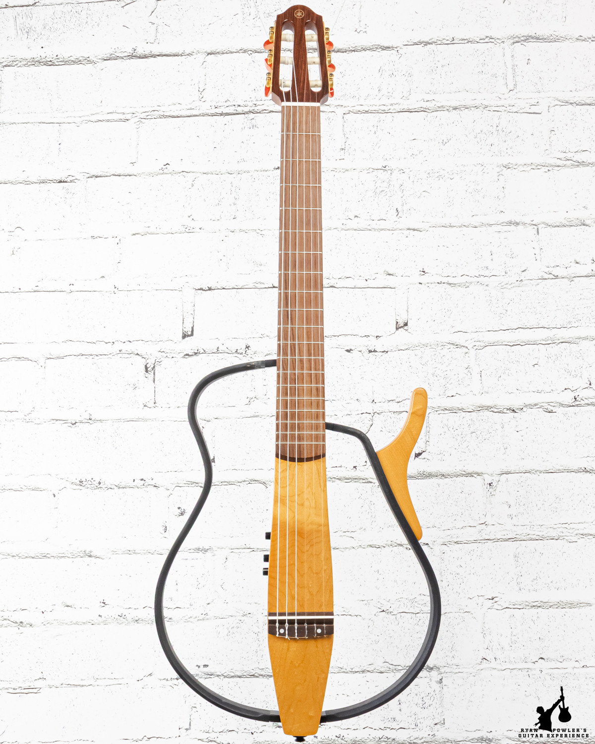 Yamaha SLG100N Nylon String w/gig bag