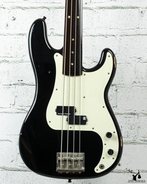 1979 Fender P Bass, Fretless modded w/ EMG Pickup w/ Chipboard case